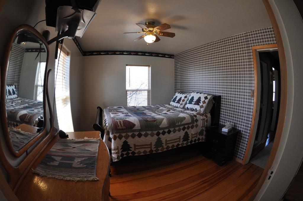 Wild West Retreat Villa Escalante Room photo